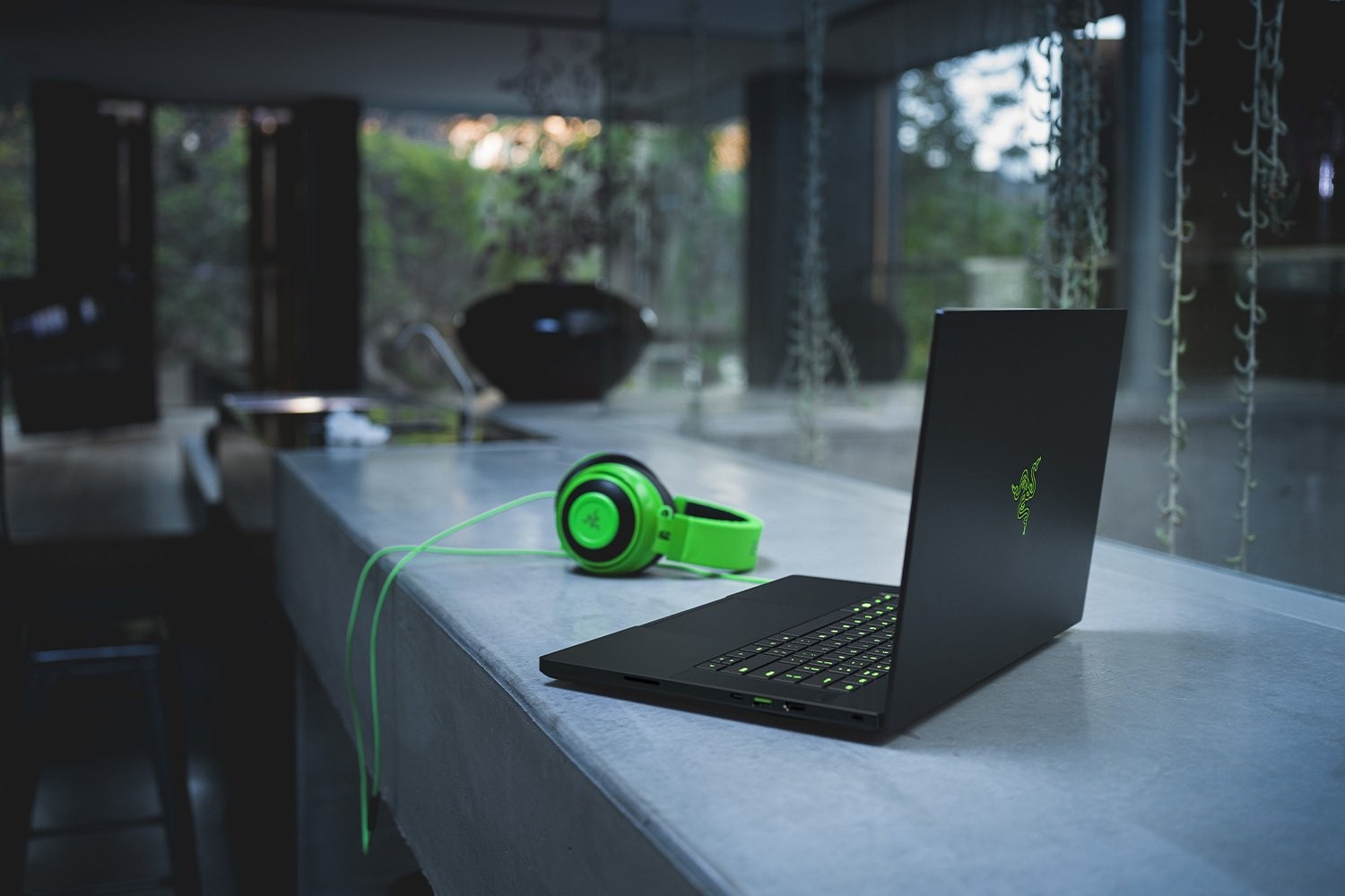 ویژگی های لپ تاپ ریزر مدل Razer Blade 15 Advanced RZ09-0330